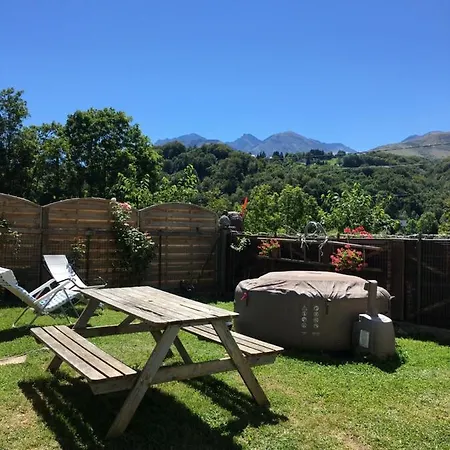 La Taniere Des Ours Bed and Breakfast